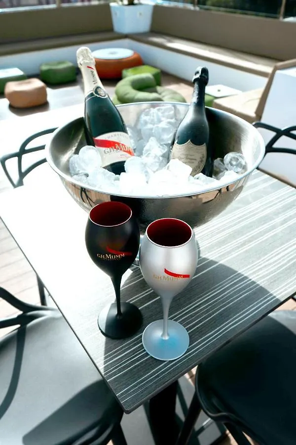 Daos Suites & Terrace מארבלה 3*,