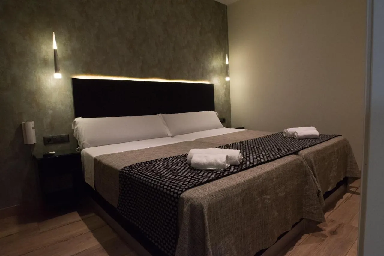 מלון Daos Suites & Terrace מארבלה
