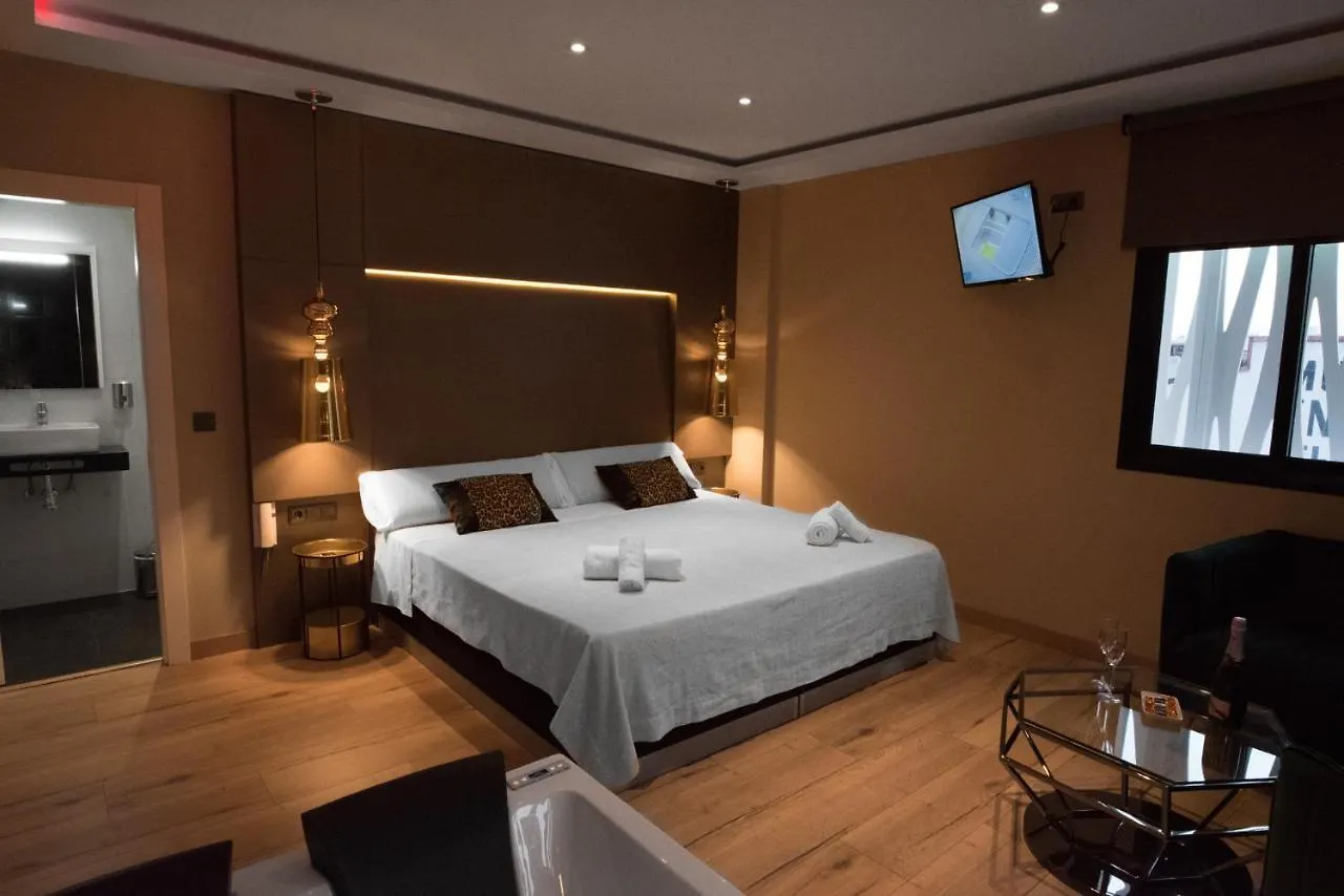 Daos Suites & Terrace מארבלה 3*,