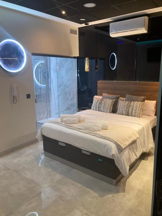 מלון Daos Suites & Terrace מארבלה
