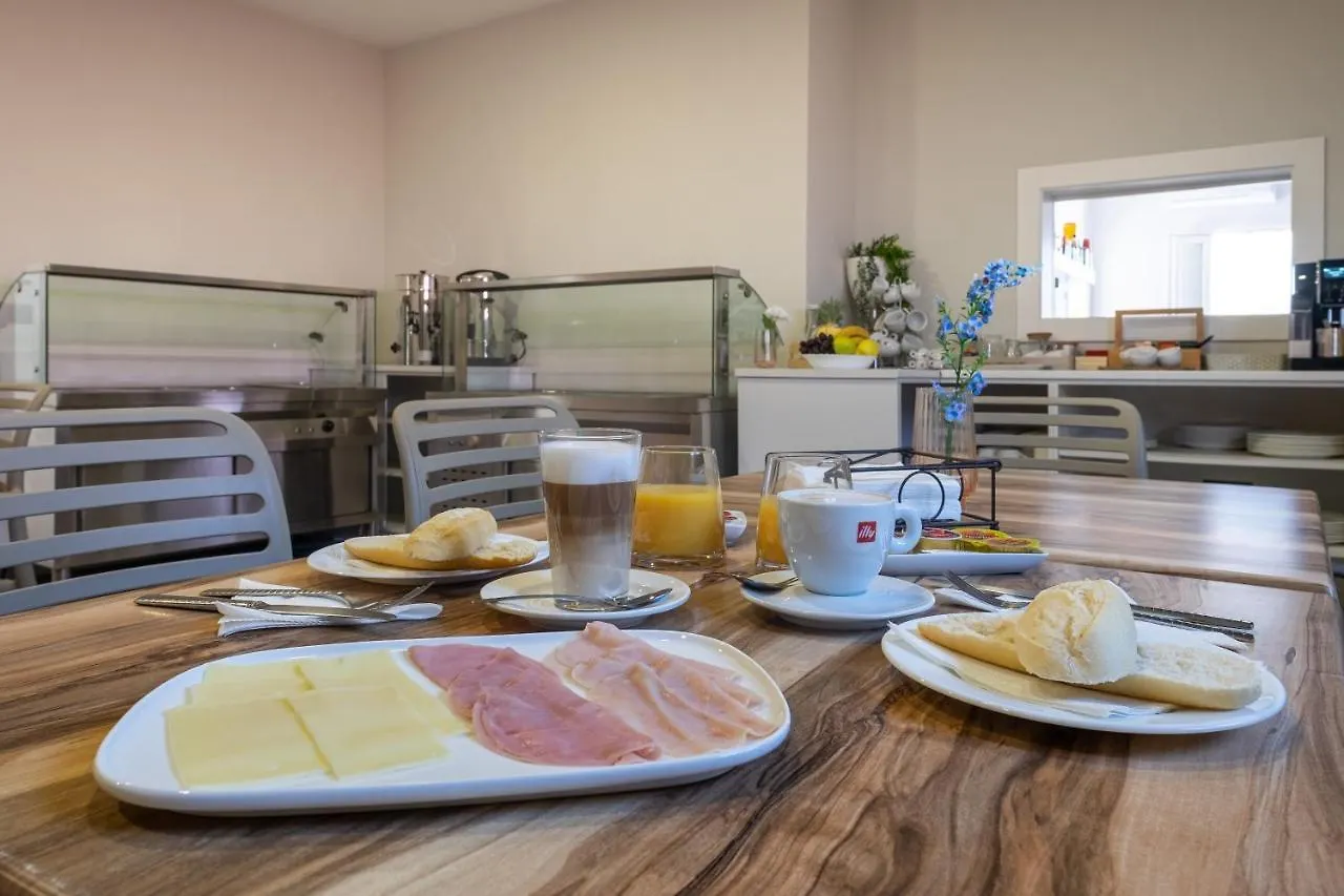 Daos Suites & Terrace מארבלה 3*,  ספרד