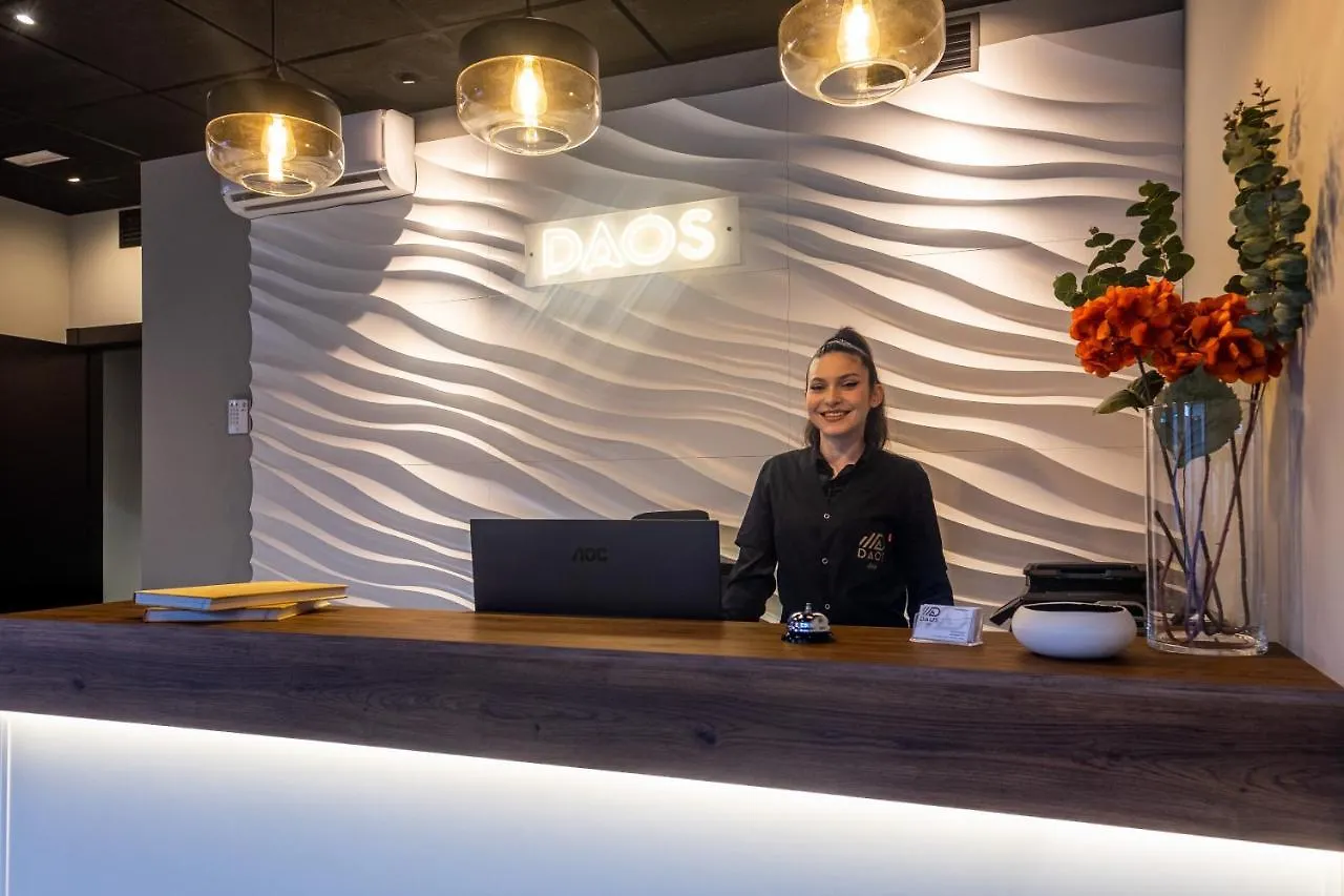מלון Daos Suites & Terrace מארבלה