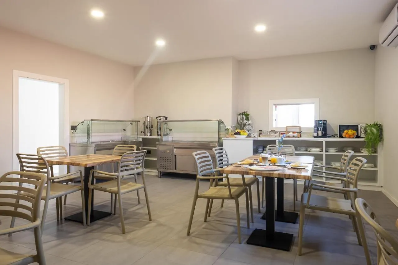 Daos Suites & Terrace מארבלה 3*,
