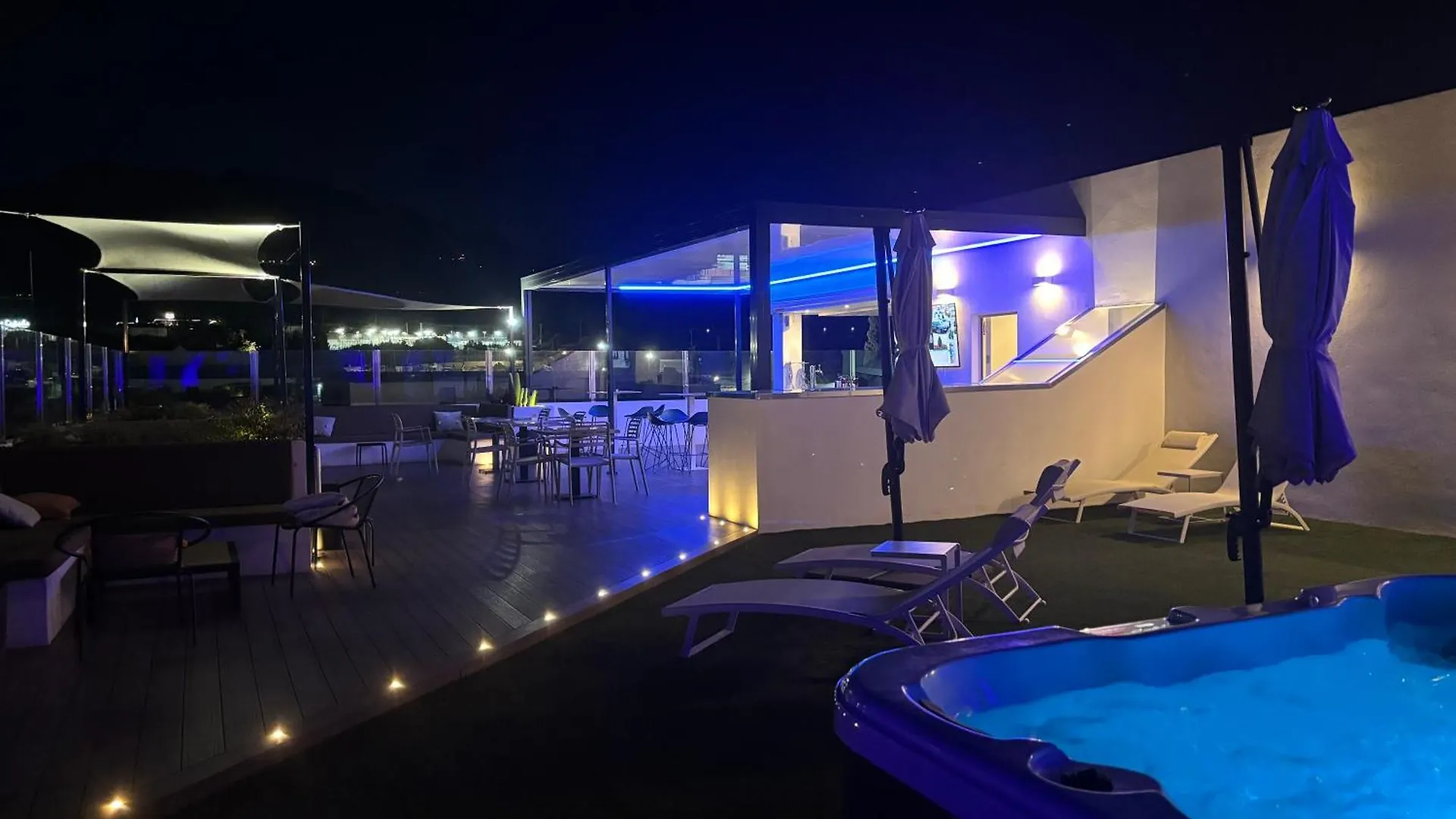 מלון Daos Suites & Terrace מארבלה