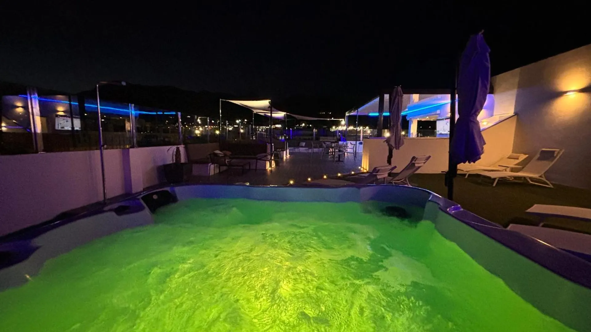 Daos Suites & Terrace מארבלה ספרד
