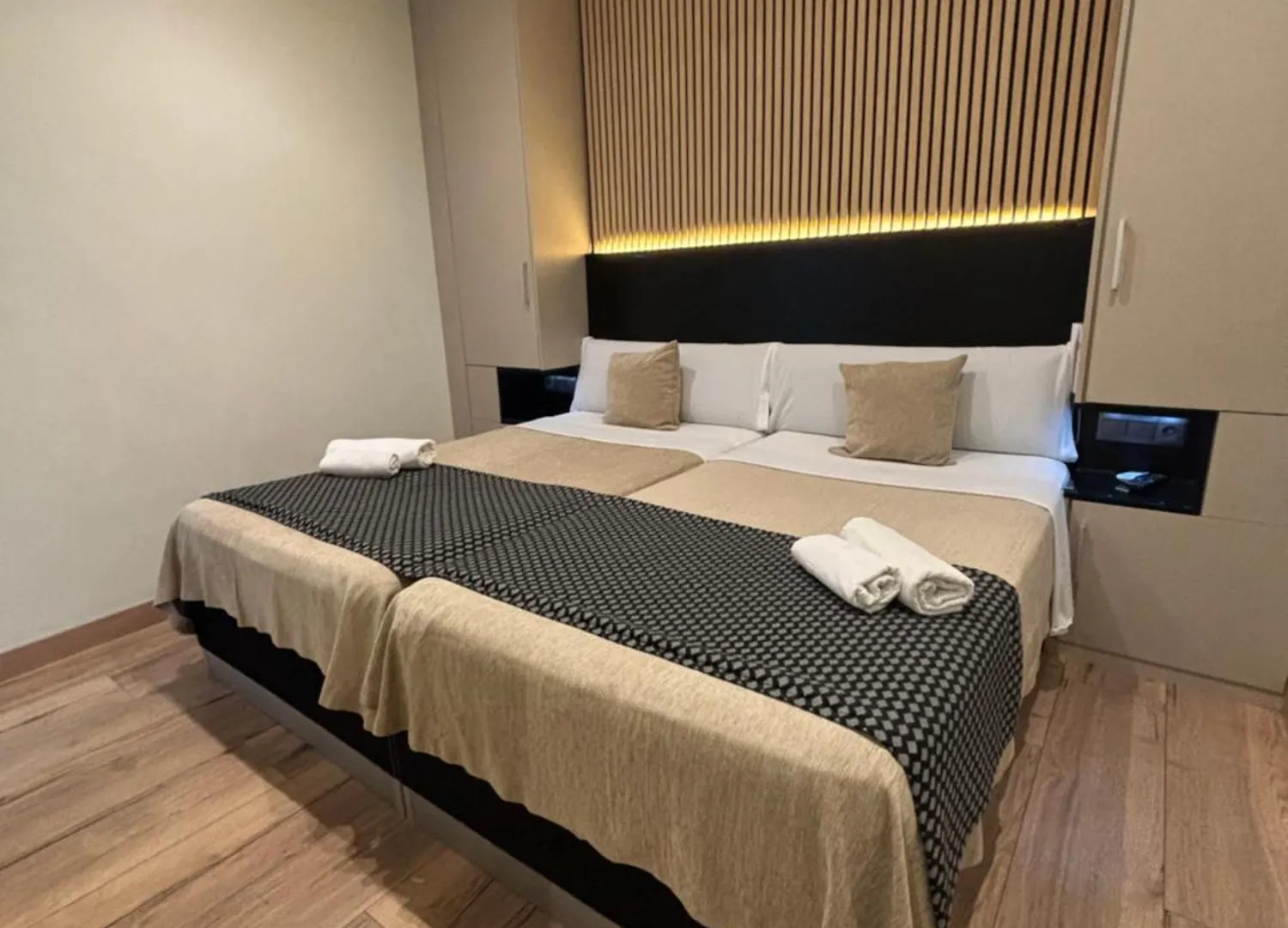 מלון Daos Suites & Terrace מארבלה