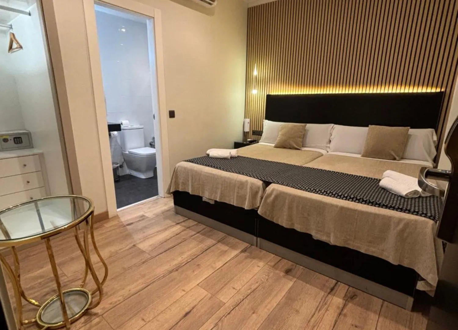 מלון Daos Suites & Terrace מארבלה