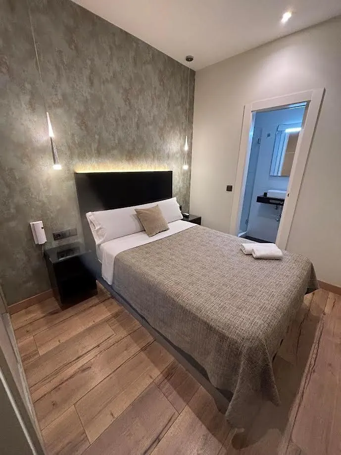 מלון Daos Suites & Terrace מארבלה