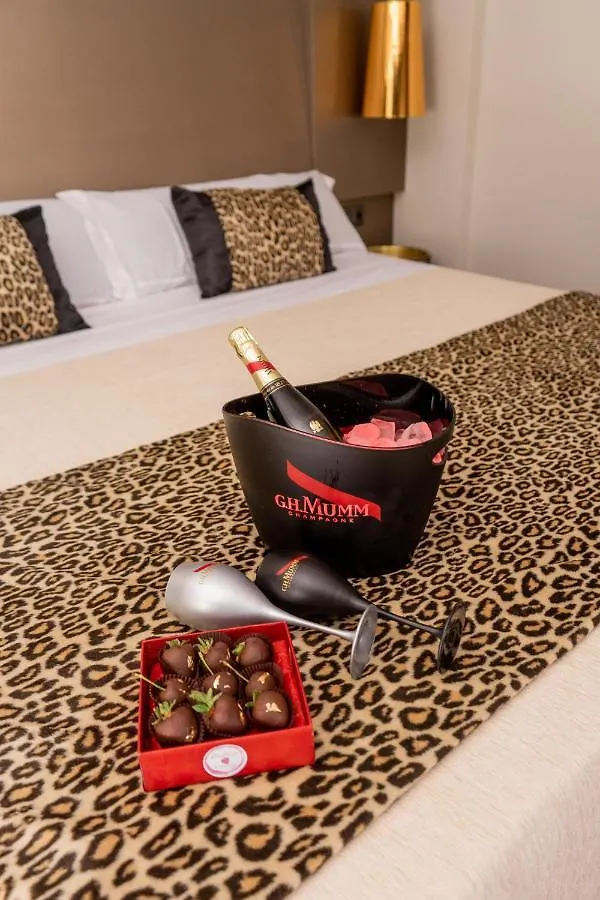 Daos Suites & Terrace Marbella