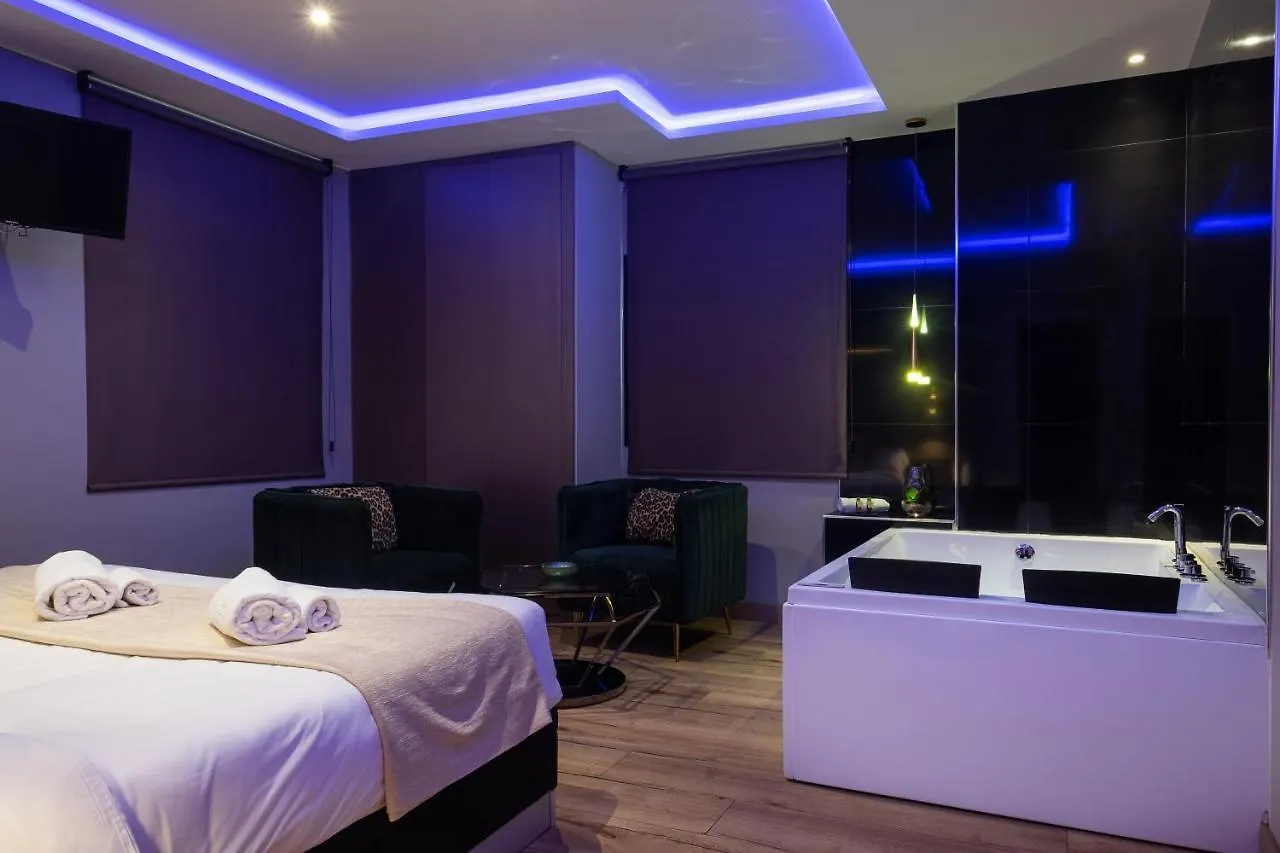 Daos Suites & Terrace Marbella