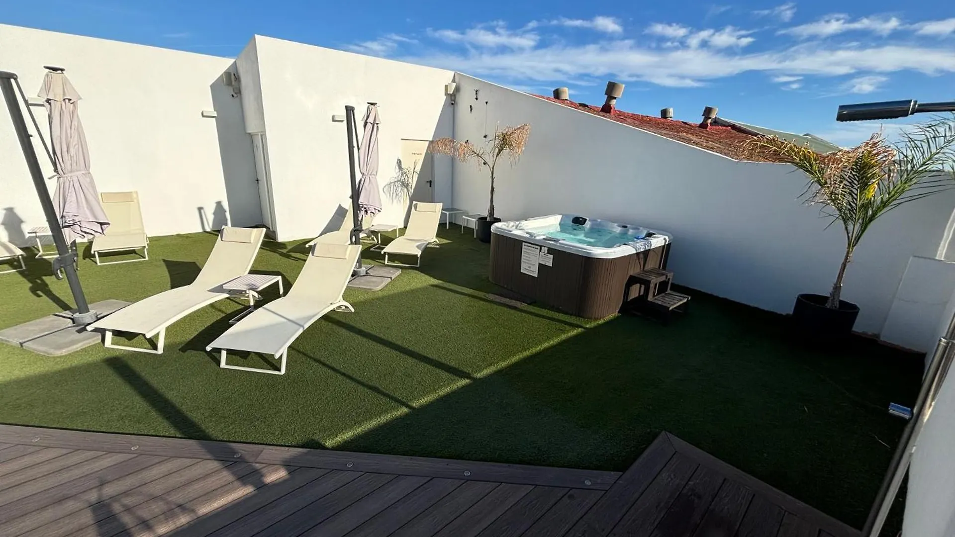 Daos Suites & Terrace Marbella